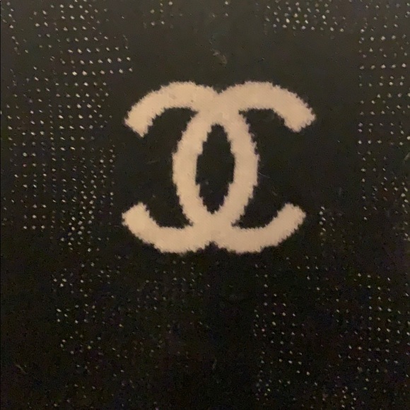 Vintage Cashmere Chanel sweater - Picture 2 of 5
